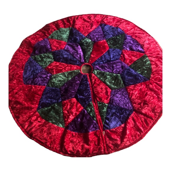 Other - Christmas Tree Skirt in Excellent Used Condition